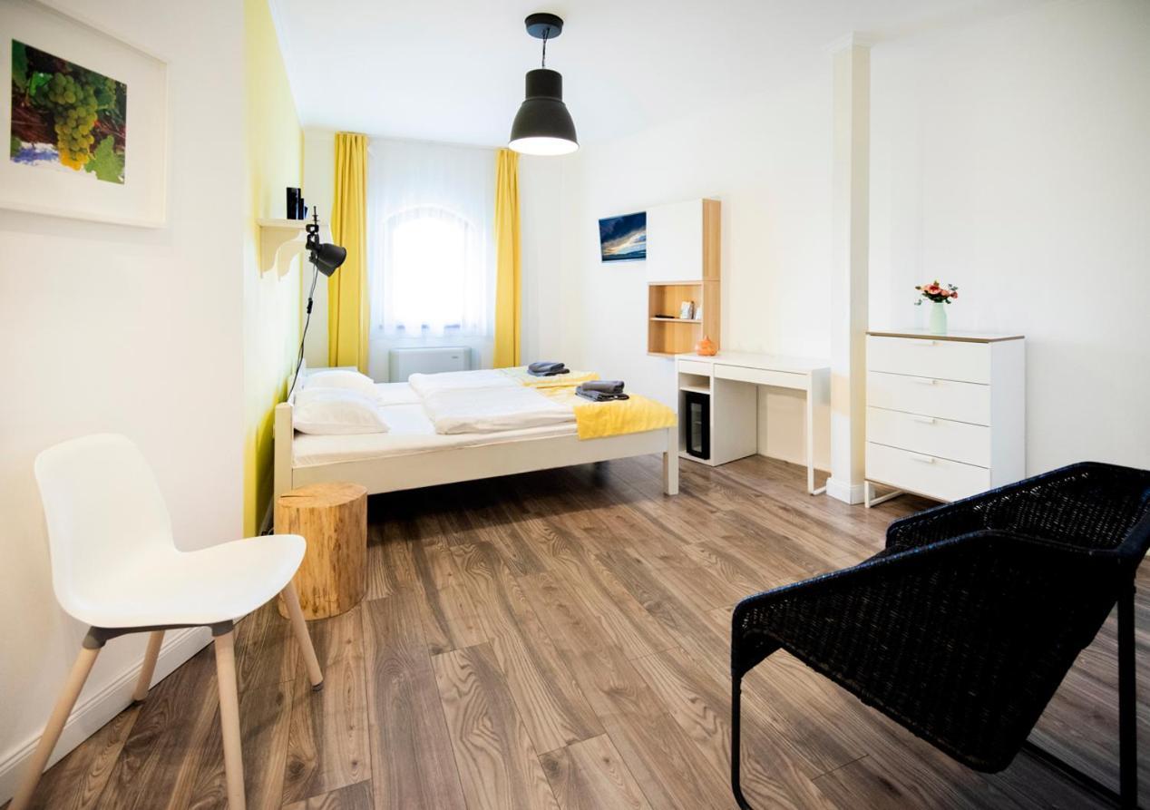 Hotel Kostel Panzio à Kesztolc Extérieur photo